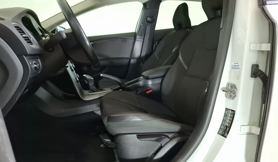 Volvo V40 1.6 T4 COMFORT CROSS COUNTRY Hatchback 2016