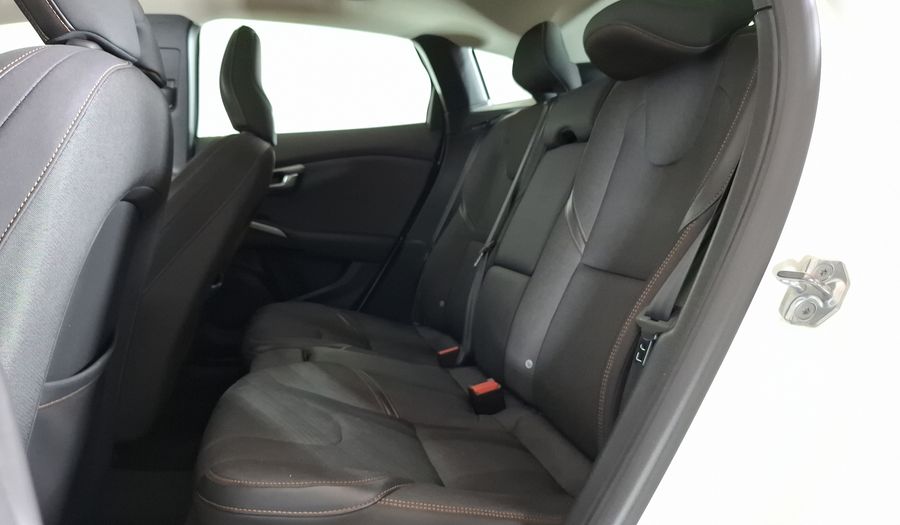 Volvo V40 1.6 T4 COMFORT CROSS COUNTRY Hatchback 2016