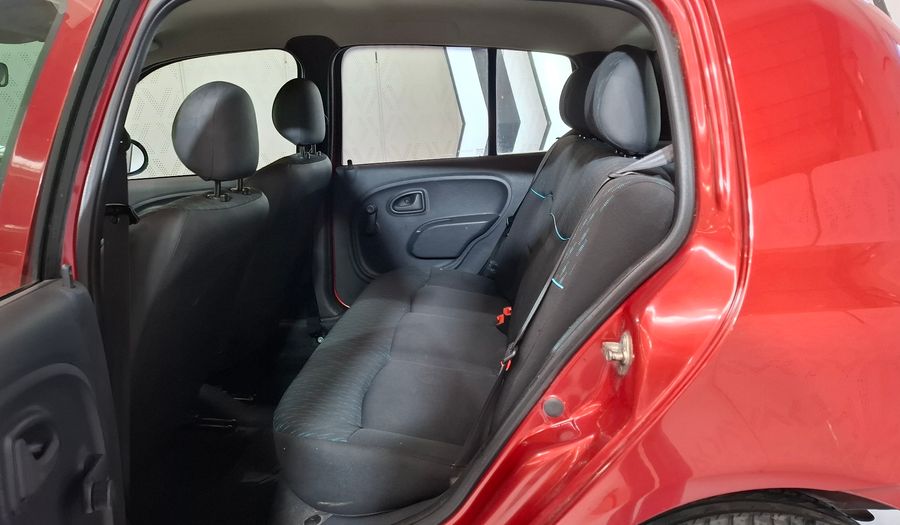 Renault Clio 1.1 CONFORT Hatchback 2015