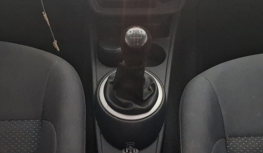 Volkswagen Gol 1.6 CL AC MT Hatchback 2015