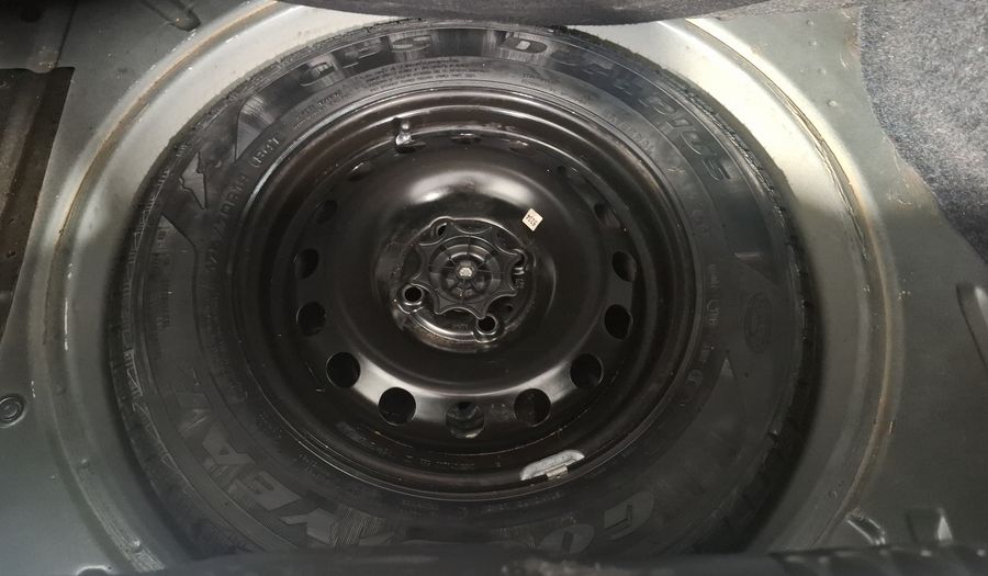 Volkswagen Gol 1.6 CL AC MT Hatchback 2015
