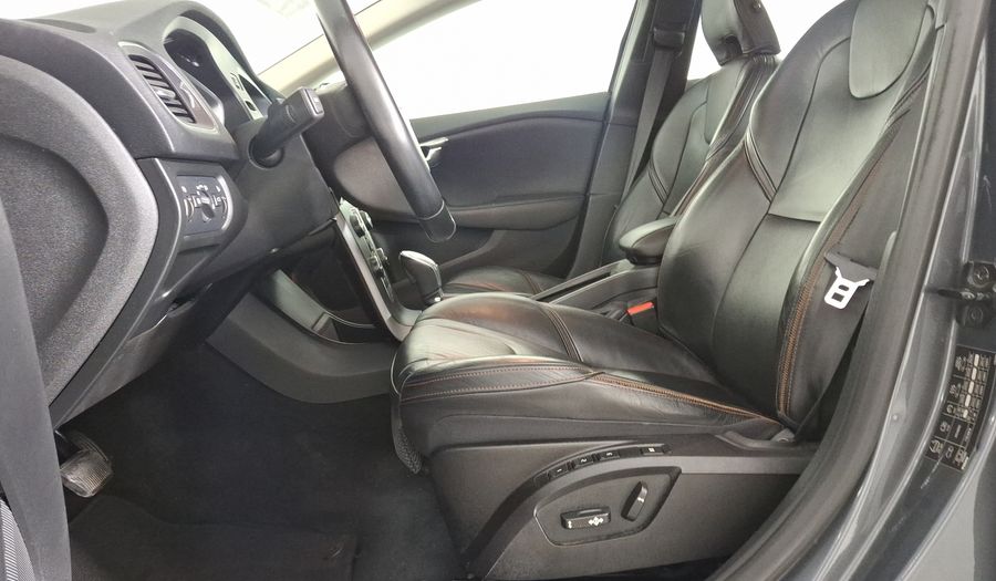 Volvo V40 2.5 T5 FWD KINETIC TA Hatchback 2013
