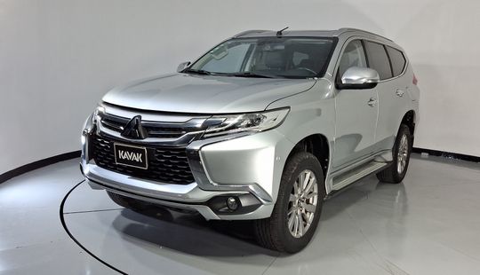 Mitsubishi • Montero