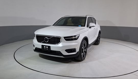 Volvo • XC40