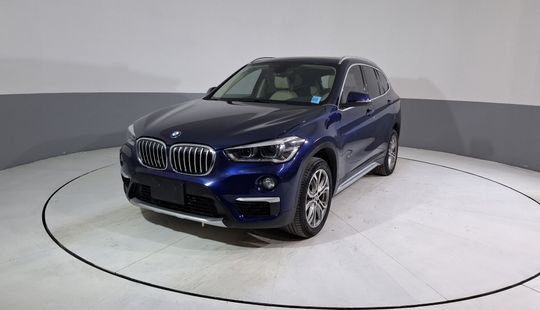 2018 • 78,599 km • Automático