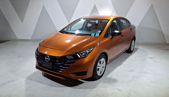 Nissan • Versa