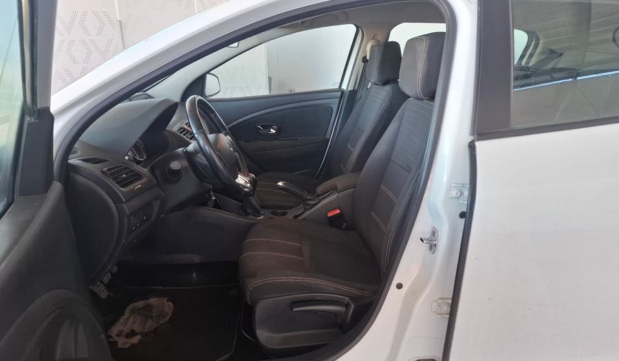 Renault Megane 1.6 MEGANE III LUXE PACK Hatchback 2015