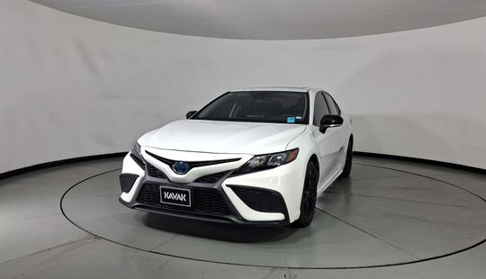 Toyota • Camry
