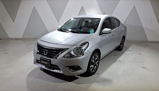 Nissan • Versa