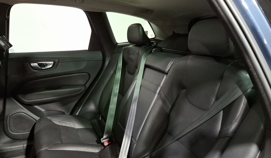 Volvo Xc60 2.0 B5 MHEV MOMENTUM AUTO AWD Suv 2022