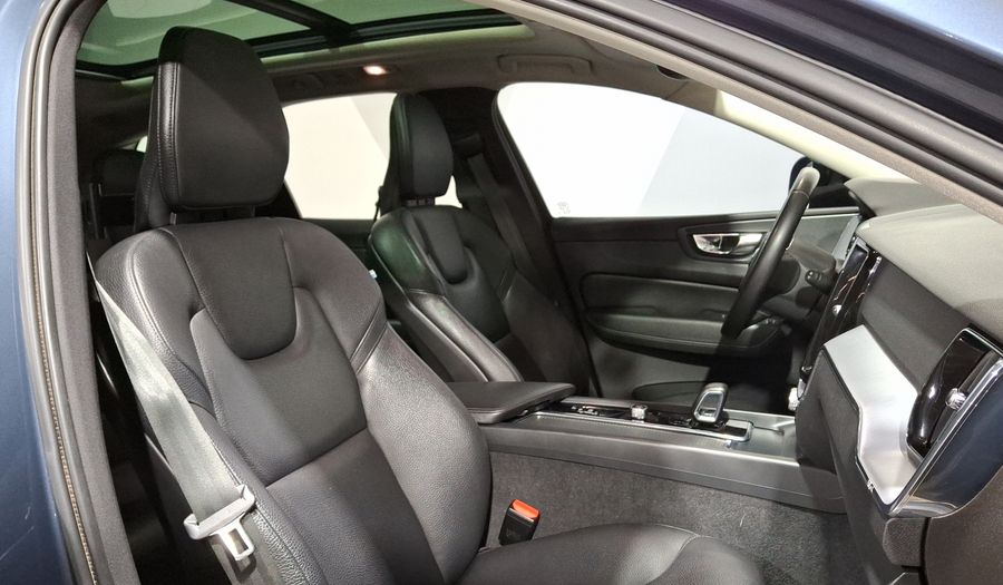 Volvo Xc60 2.0 B5 MHEV MOMENTUM AUTO AWD Suv 2022