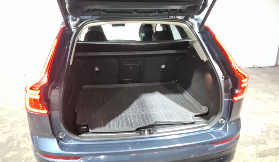 Volvo Xc60 2.0 B5 MHEV MOMENTUM AUTO AWD Suv 2022