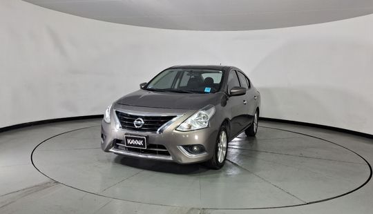 Nissan • Versa