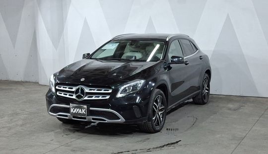 Mercedes Benz • Clase GLA