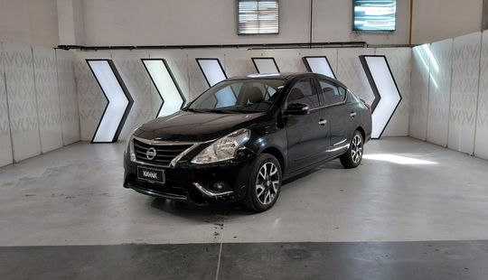 Nissan • Versa