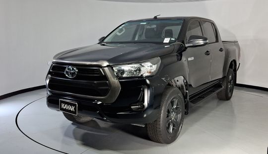 Toyota • Hilux