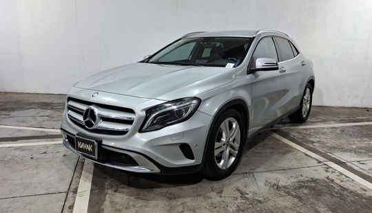 Mercedes Benz • Clase GLA