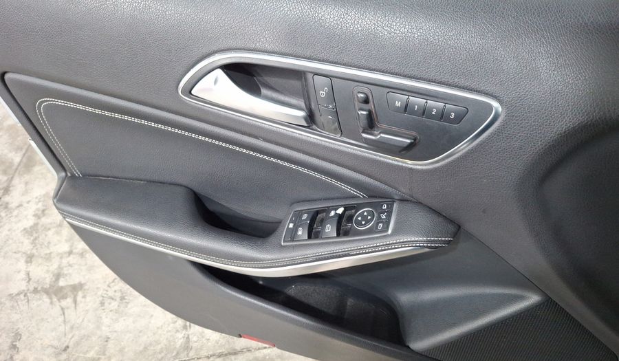 Mercedes Benz Clase Gla 1.6 GLA 200 CGI SPORT Suv 2015
