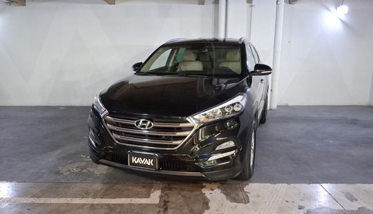 2018 • 54,024 km • Automático