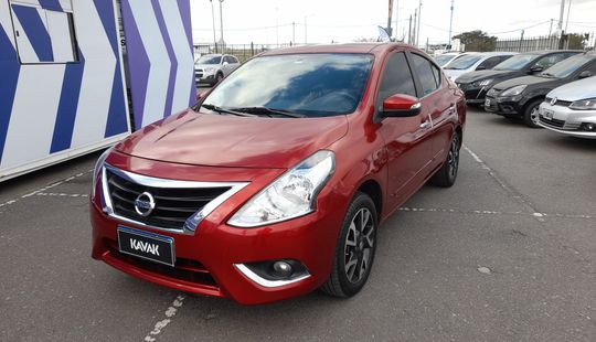 Nissan • Versa
