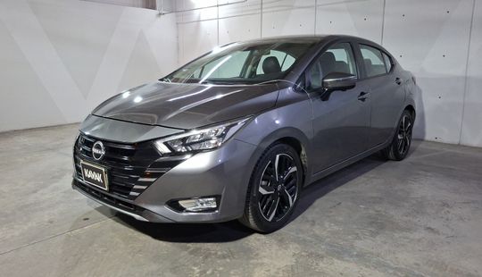 Nissan • Versa