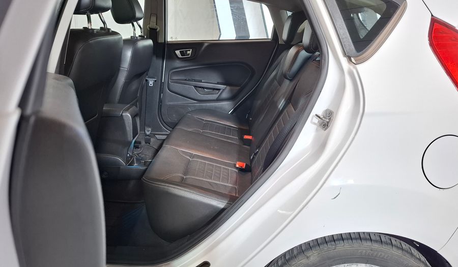 Ford Fiesta Kinetic Design 1.6 16V TITANIUM Hatchback 2016