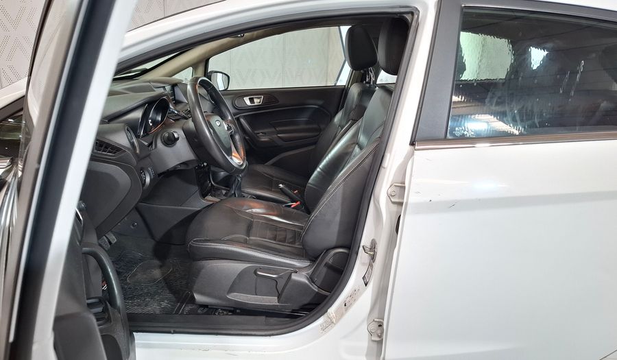 Ford Fiesta Kinetic Design 1.6 16V TITANIUM Hatchback 2016
