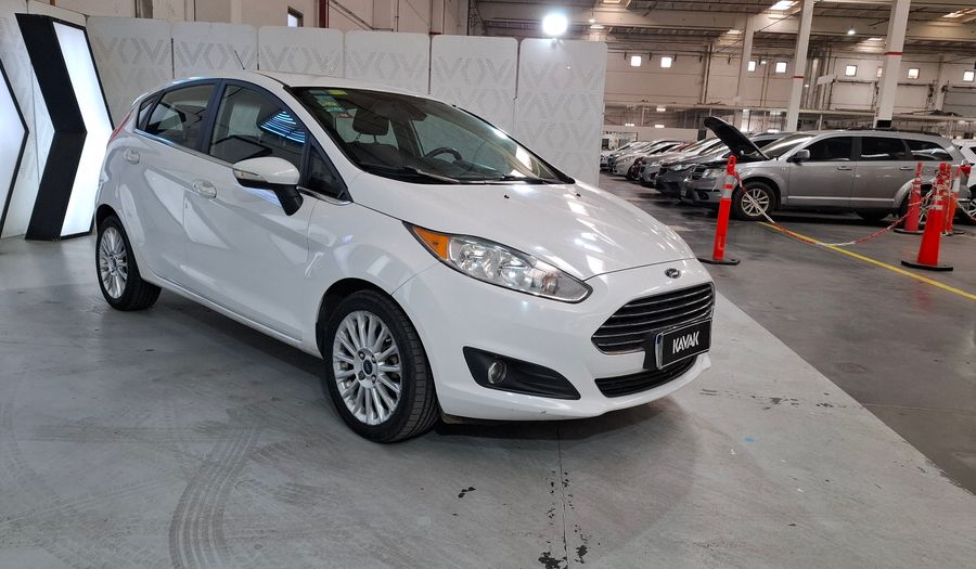 Ford Fiesta Kinetic Design 1.6 16V TITANIUM Hatchback 2016