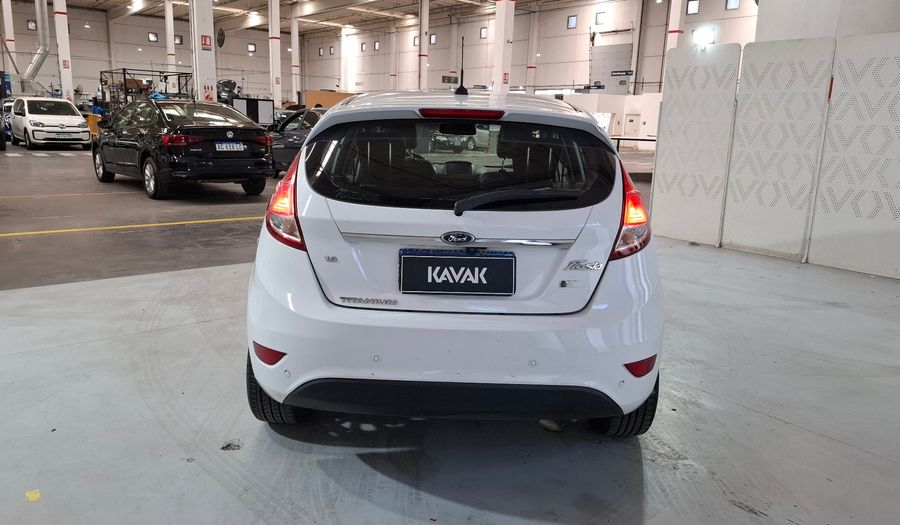 Ford Fiesta Kinetic Design 1.6 16V TITANIUM Hatchback 2016