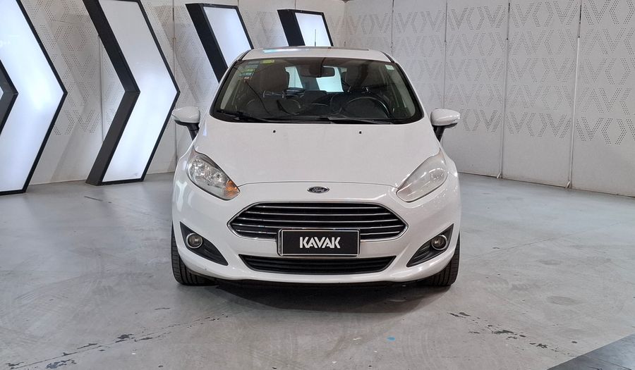 Ford Fiesta Kinetic Design 1.6 16V TITANIUM Hatchback 2016