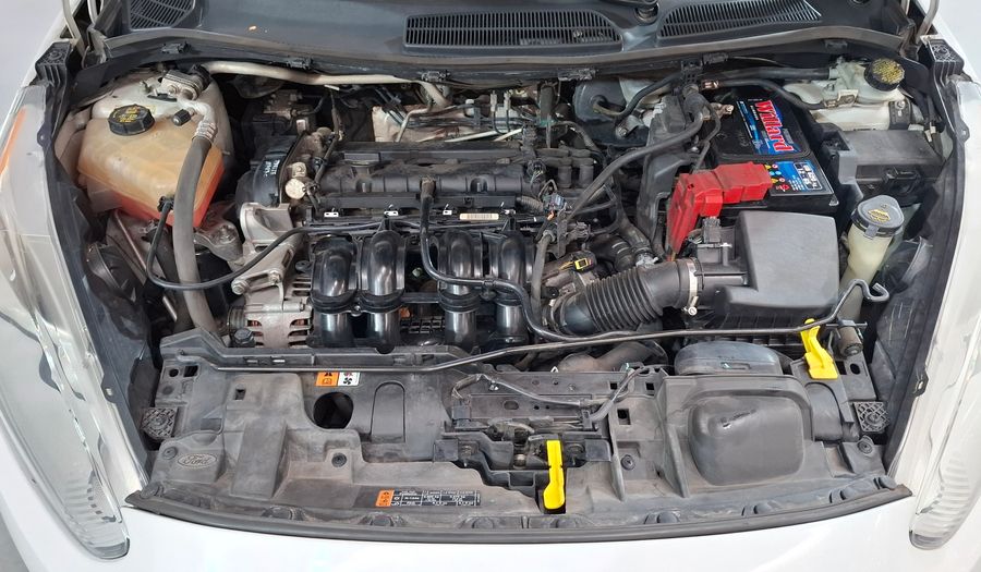 Ford Fiesta Kinetic Design 1.6 16V TITANIUM Hatchback 2016