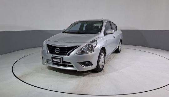 Nissan • Versa
