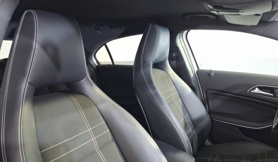 Mercedes Benz Clase A 1.6 200 CGI 7G-DCT Hatchback 2013