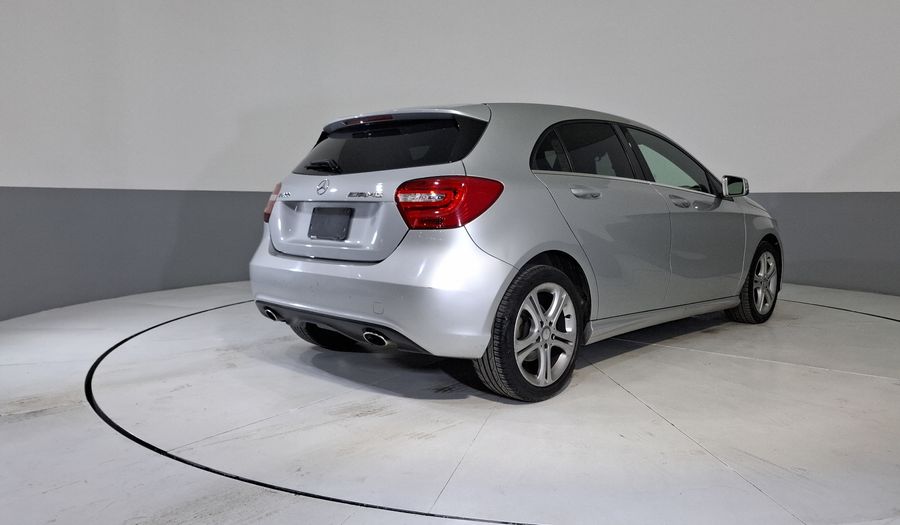 Mercedes Benz Clase A 1.6 200 CGI 7G-DCT Hatchback 2013
