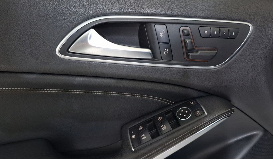 Mercedes Benz Clase A 1.6 200 CGI 7G-DCT Hatchback 2013