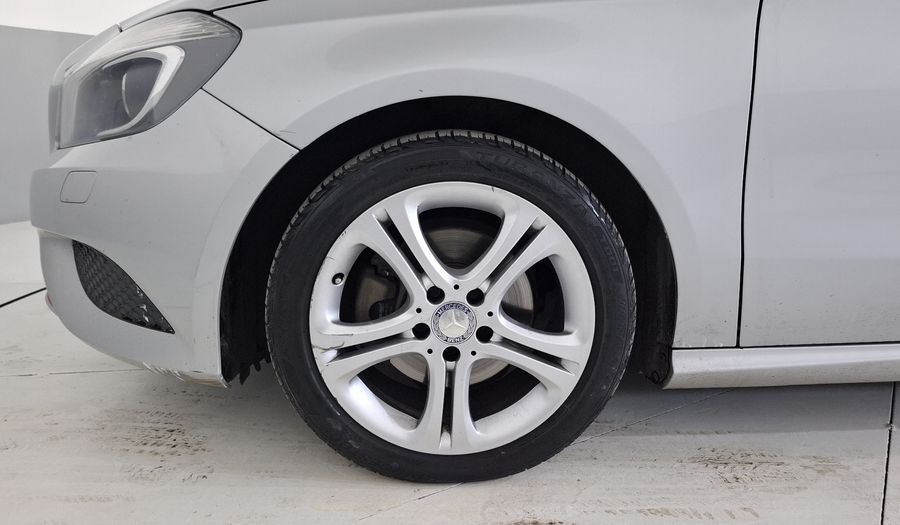 Mercedes Benz Clase A 1.6 200 CGI 7G-DCT Hatchback 2013