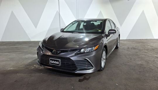 Toyota • Camry