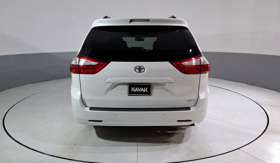 Toyota Sienna 3.5 XLE PIEL AT Minivan 2017