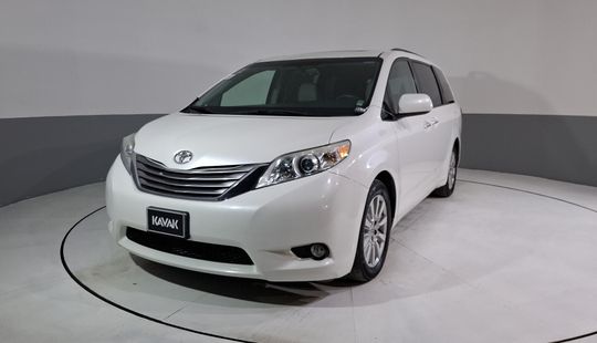 Toyota • Sienna