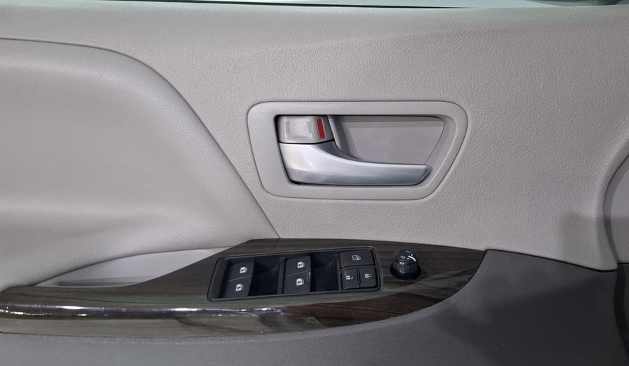 Toyota Sienna 3.5 XLE PIEL AT Minivan 2017