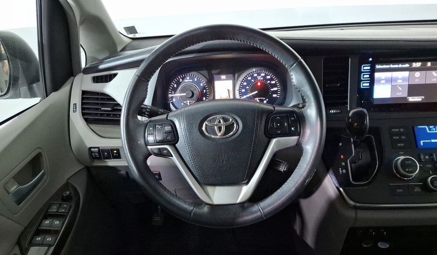Toyota Sienna 3.5 XLE PIEL AT Minivan 2017