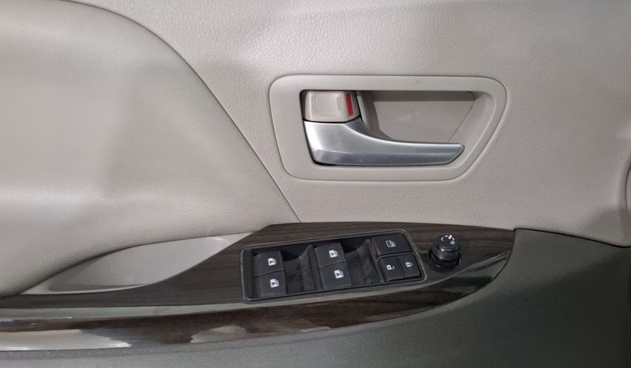Toyota Sienna 3.5 XLE PIEL AT Minivan 2015