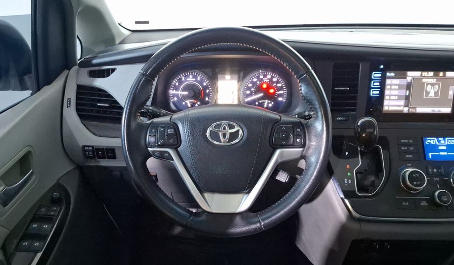 Toyota Sienna 3.5 XLE PIEL AT Minivan 2015