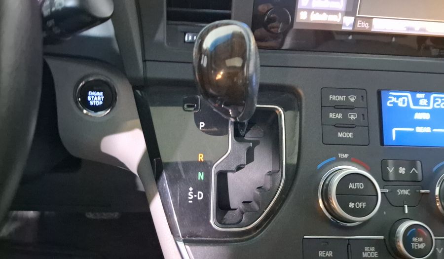 Toyota Sienna 3.5 XLE PIEL AT Minivan 2015