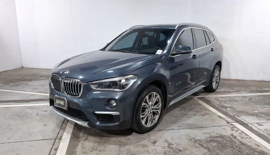 2017 • 131,284 km • Automático