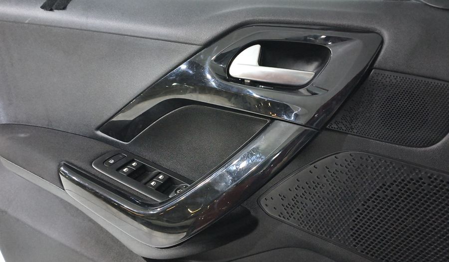 Peugeot 208 1.6 ALLURE MT Hatchback 2015