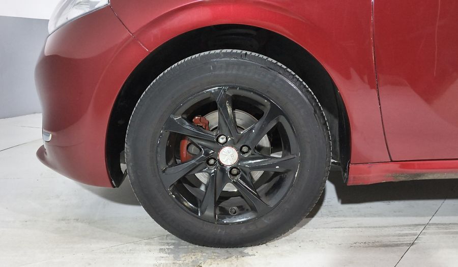 Peugeot 208 1.6 ALLURE MT Hatchback 2015