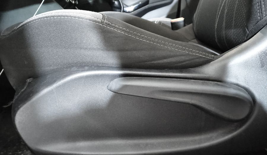 Peugeot 208 1.6 ALLURE MT Hatchback 2015