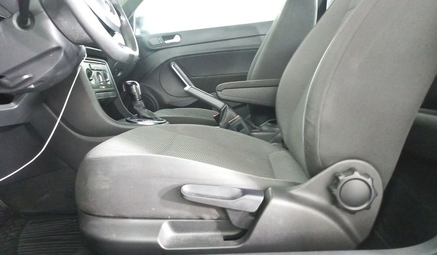 Volkswagen Beetle 2.5 TIPTRONIC Hatchback 2013