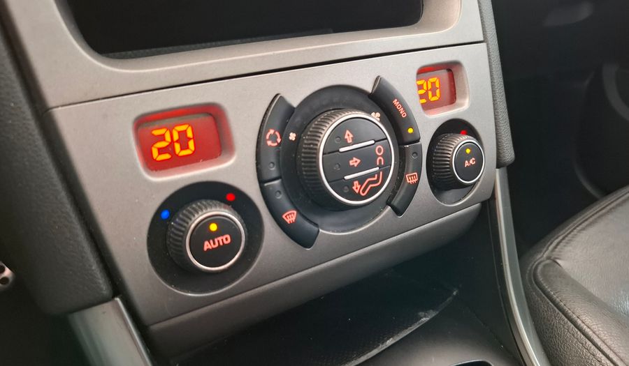 Peugeot 308 2.0 FELINE Hatchback 2012
